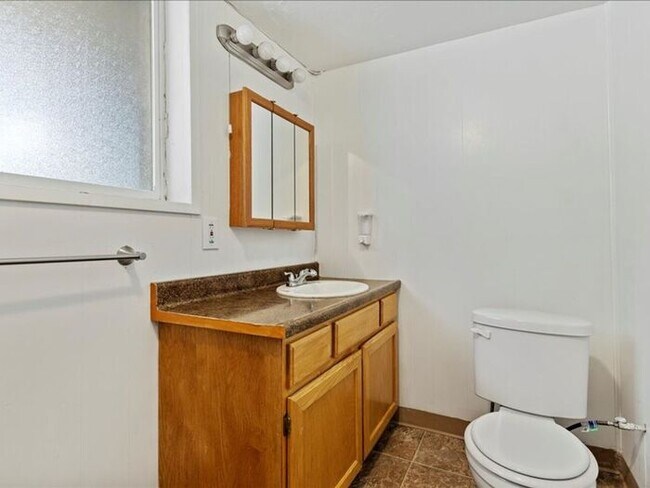 Building Photo - Murray beautiful 4 bed 2.5 bath family home
