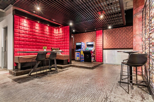 Building Photo - 606 N Washington Ave