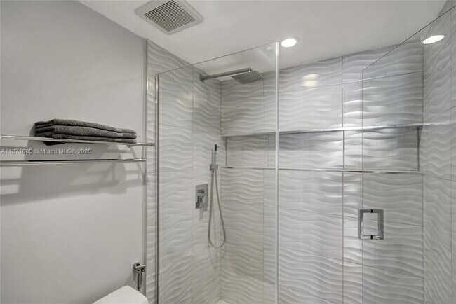 Building Photo - 3725 S Ocean Dr