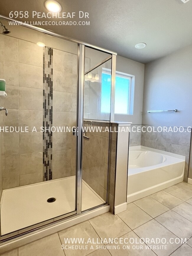 Building Photo - 6958 Peachleaf Dr