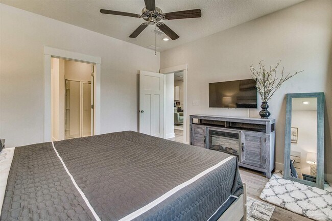 Building Photo - 14358 Gardenglen Dr