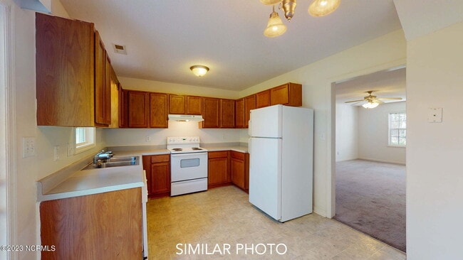Building Photo - 104 E Coopers Ct