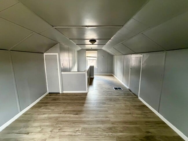 Building Photo - 3 Bedroom 1 Bath For Lease -Section 8 Ready