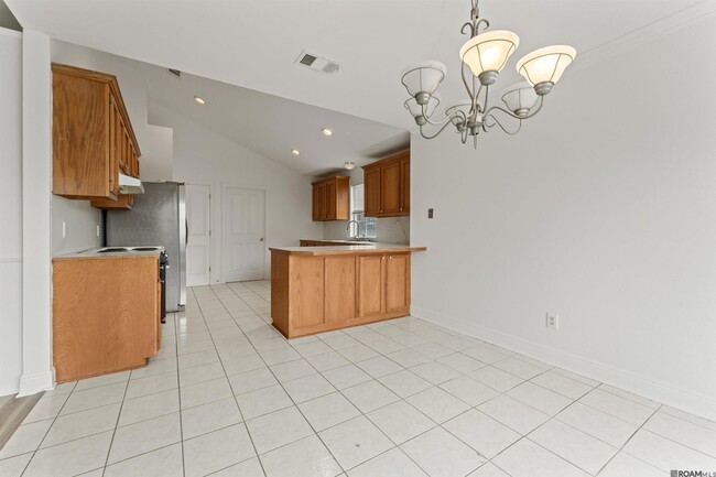 Building Photo - 18516 Lakefield Ave