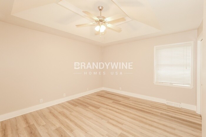 Building Photo - 402 Maple Ave