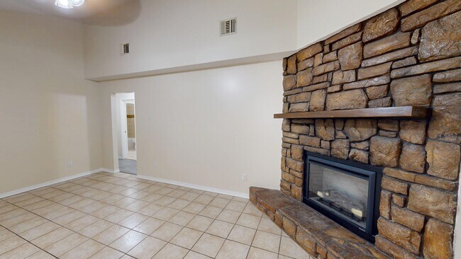 Building Photo - 680 Roger Sherman St