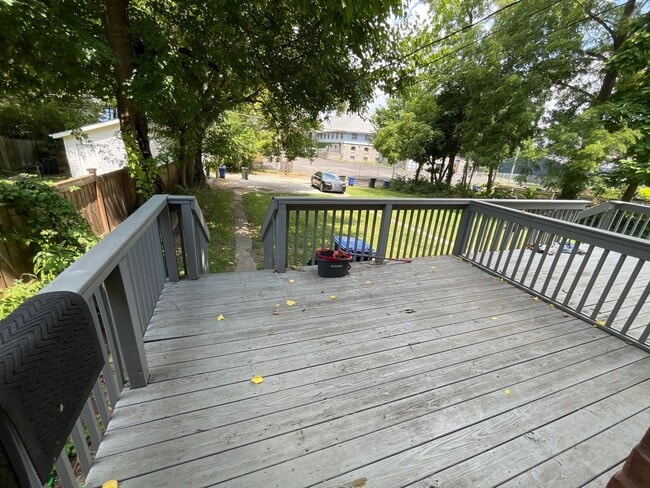 Building Photo - Spacious 3 bedroom duplex near Franklin Park