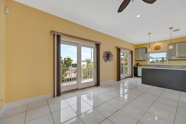 Building Photo - Stunning Annual Rental: Luxury Coastal Living on Longboat Key | 6 Bed | 5.5 bath | 4 car | Pool