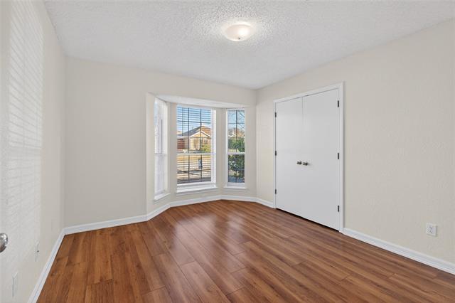 Building Photo - 1302 Silver Maple Dr