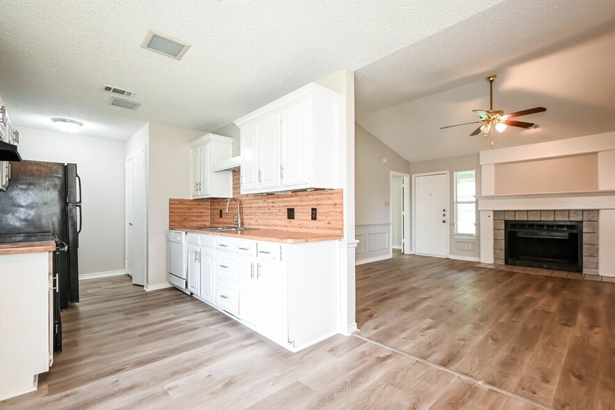 Building Photo - 1311 Mallard Dr