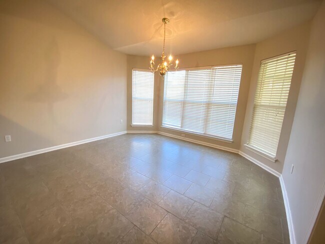 Building Photo - 3 bed, 2 bath house with fresh paint, appliances in Southaven