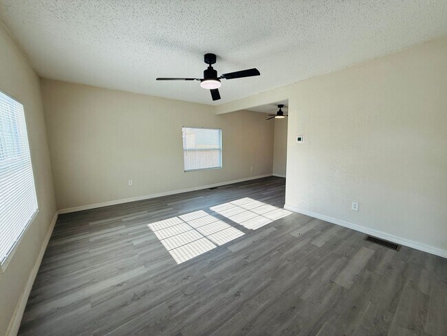 Building Photo - remodeled home in St. Pete