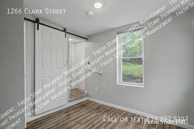 Building Photo - 1266 Clark St