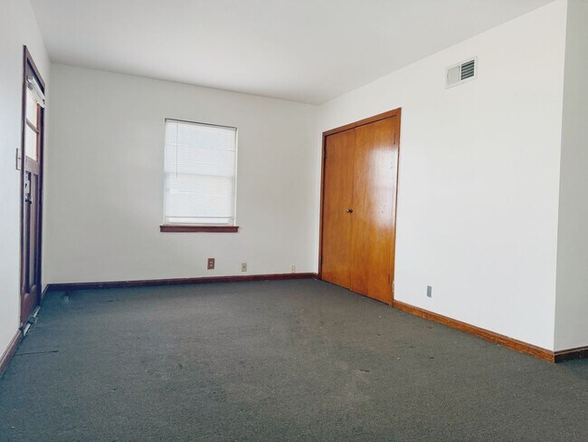 Building Photo - One Bedroom for RENT!!