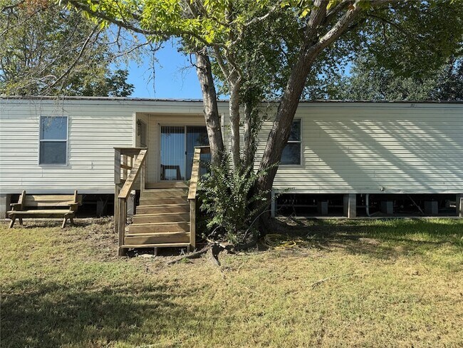 Building Photo - 14 Walnut Bend