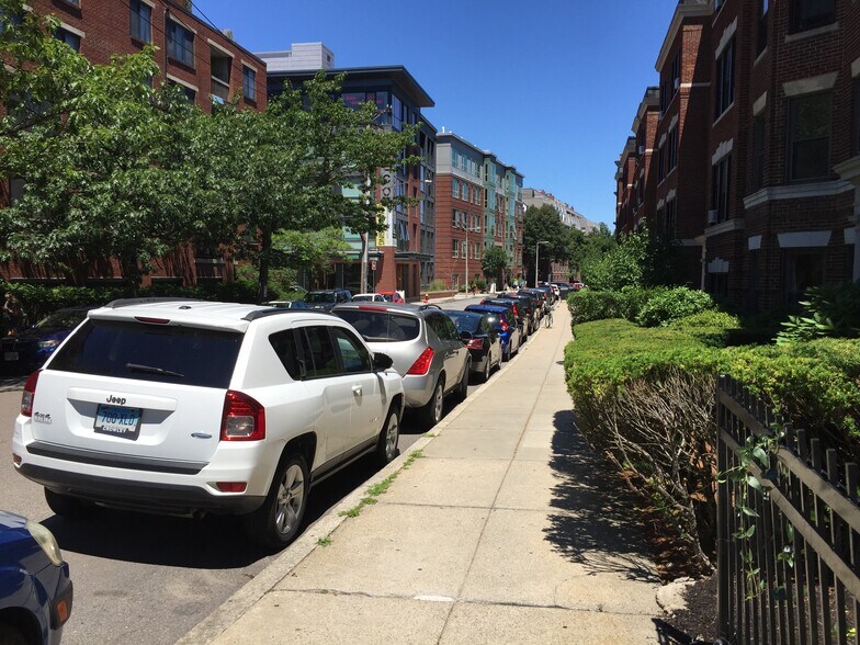 Building Photo - 74 Brainerd Rd