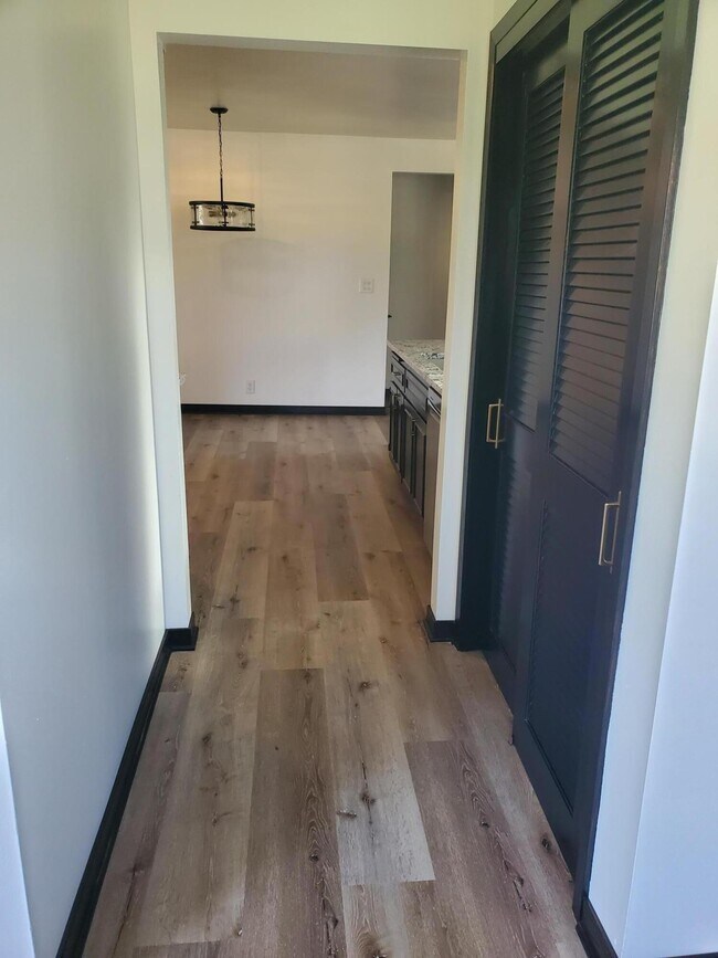 Building Photo - 18625 Lola Dr