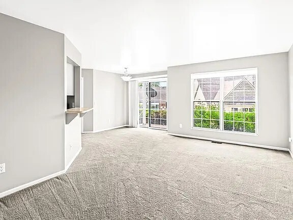 Building Photo - 213 Oakbrooke Dr