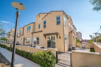 Building Photo - 1911 Paseo Mandarina