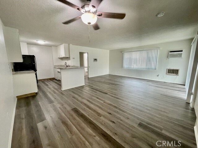 Building Photo - 685 E Vista Chino