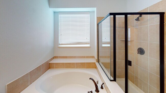 Building Photo - 3 bedroom/2 bath/2 Car Garage - Walking distance to Lake Lewisville