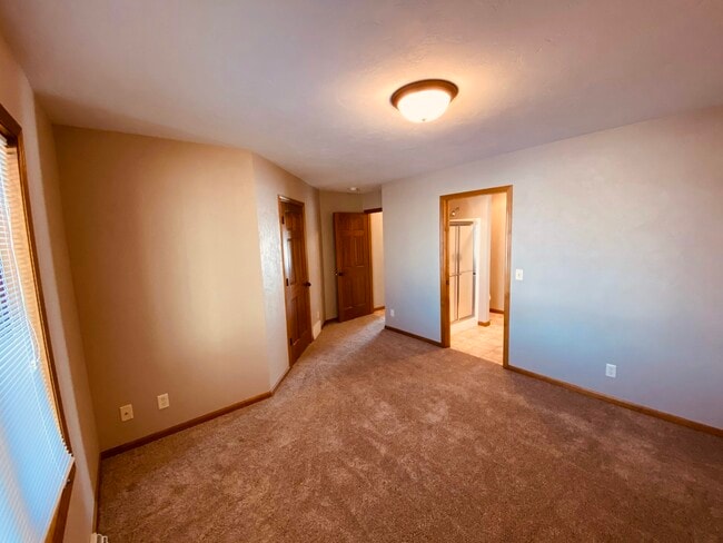 Bedroom 2 different view - N1125 Craftsmen Ct