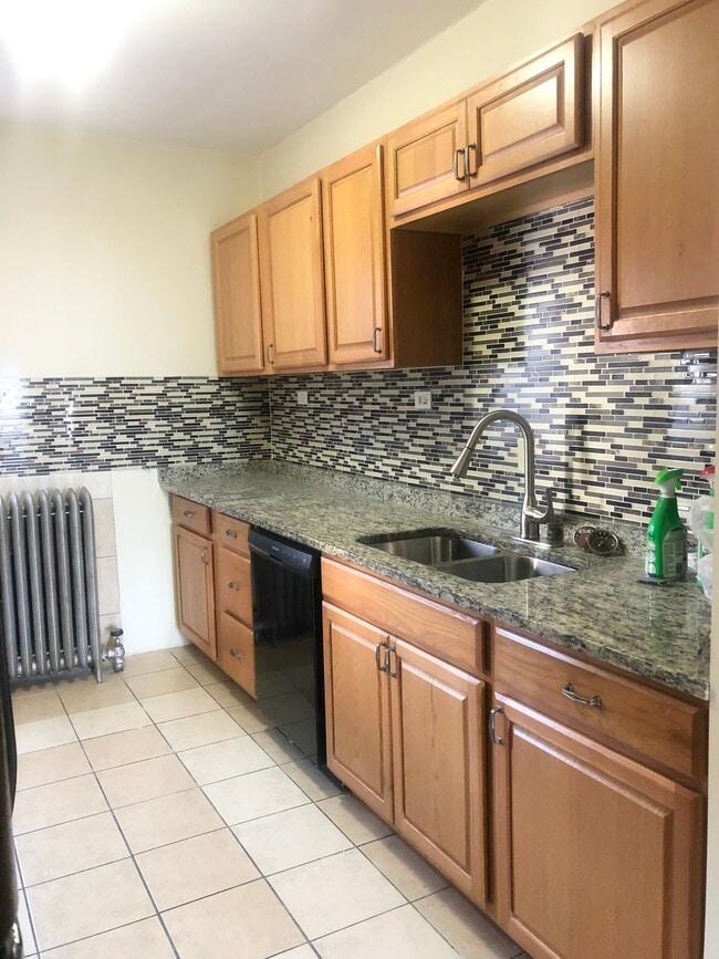 Building Photo - 4416 N Ashland Ave