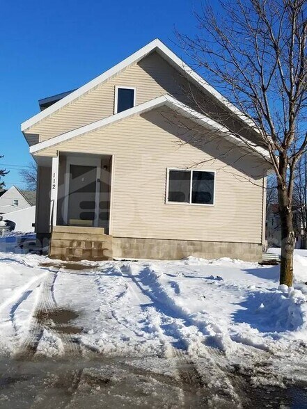 Building Photo - 112 5th St