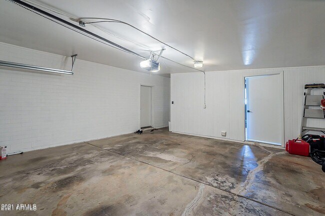 Building Photo - 17412 N 21st Dr
