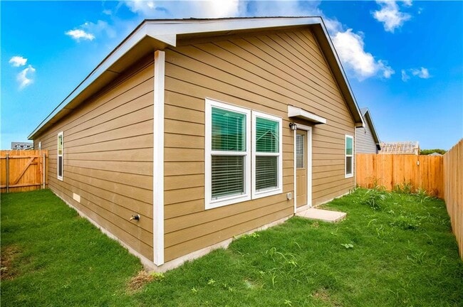 Building Photo - 328 Mica Trl