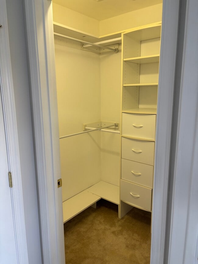 Building Photo - 173 Westbrook Dr