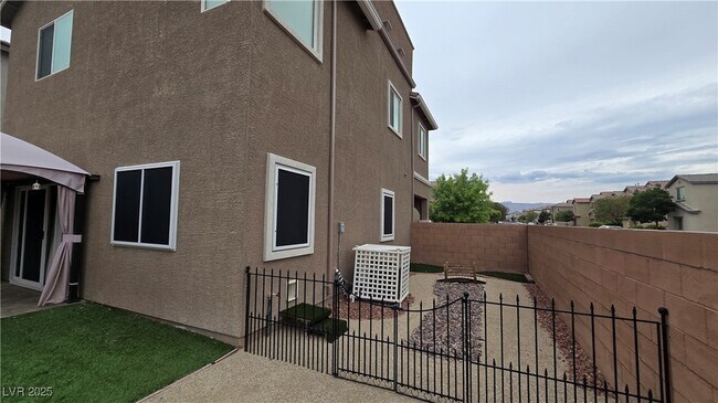 Building Photo - 5556 Cornadelo Range Rd