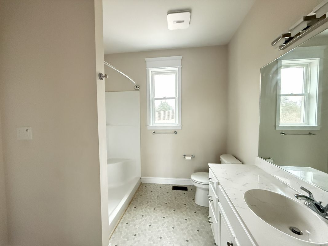 Building Photo - 584 Westlake Dr