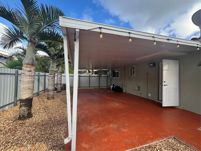 Building Photo - 1563 W 81st St