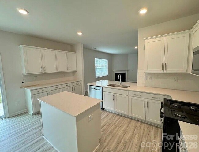 Building Photo - 1830 Vanderlyn St