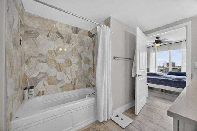Building Photo - 403 S Sapodilla Ave