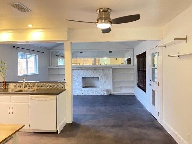 Building Photo - 8517 Shenandoah Dr