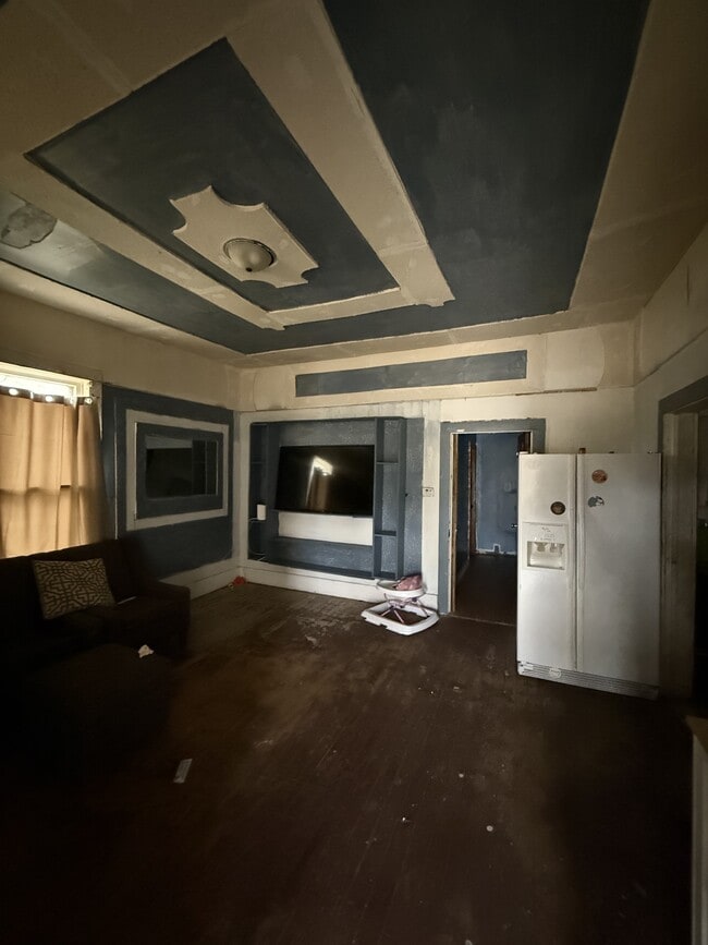 Building Photo - 1261 E Grand Ave