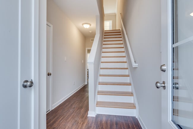 Building Photo - 53 Foal Ln