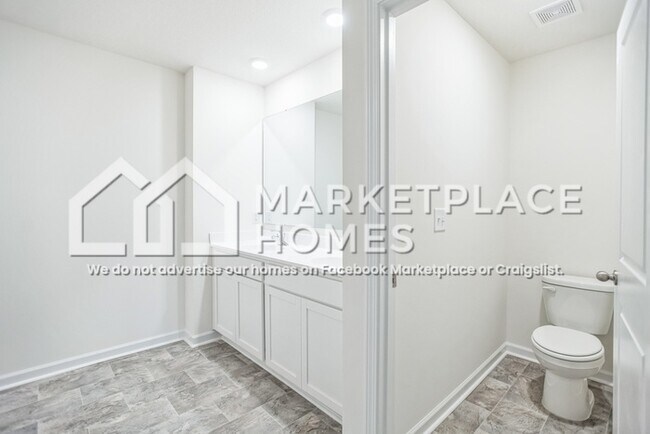 Building Photo - 2025 Southwood Cir