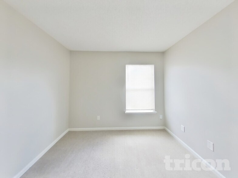 Building Photo - 325 Island View Cir