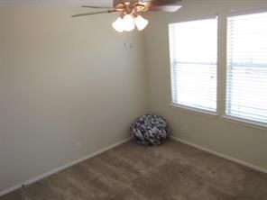 Building Photo - 504 Rolling Oak Dr