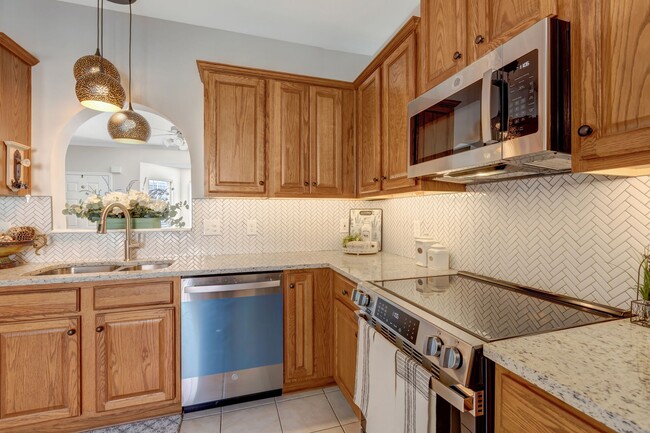 New Backsplash, New SS Appliances! - 1101 Downs Blvd