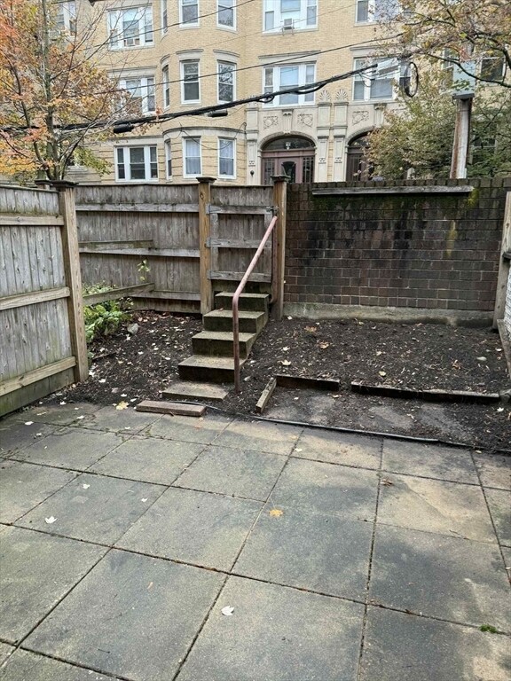 Building Photo - 15 Fuller St