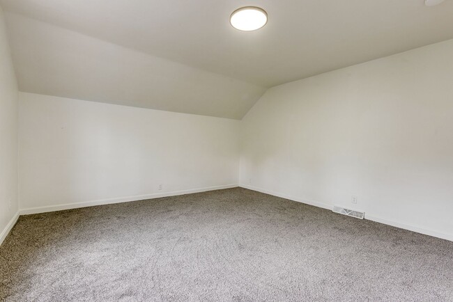 Building Photo - 925 Manton Wy