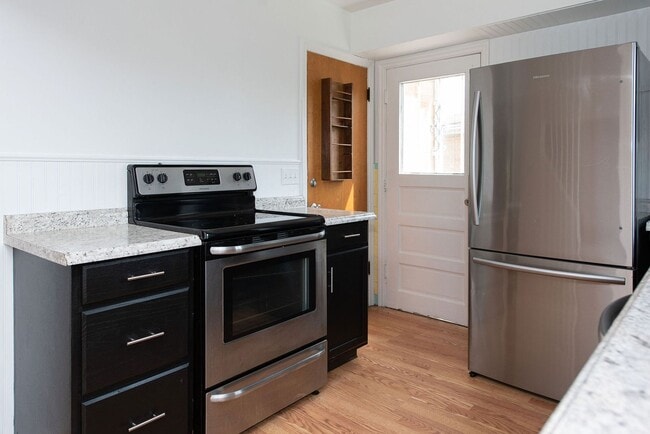 Building Photo - WESTWOOD-4 BEDROOM 2 BATH WITH OPEN FLOOR ...