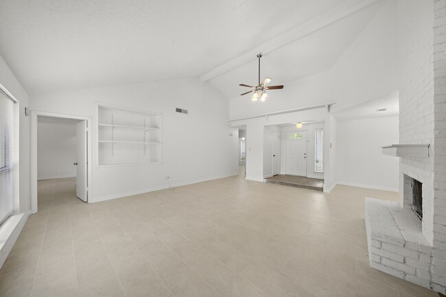 Building Photo - 13815 Grosvenor St