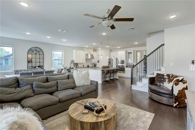 Building Photo - 3208 Bravo Dr