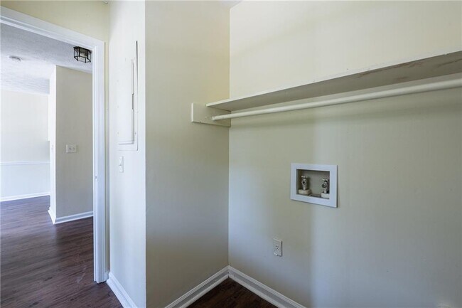 Building Photo - 391 Downing St