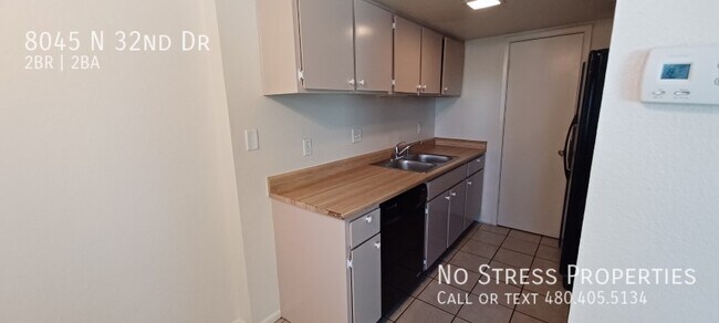 Building Photo - 2 Bed Town Home at 35th Ave and Northern!